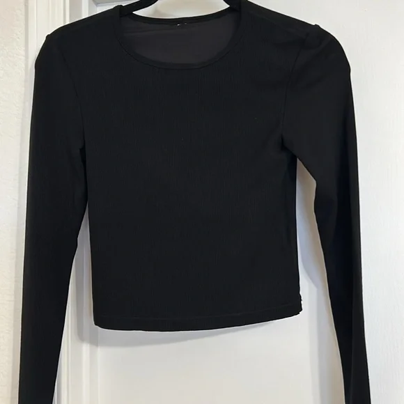 Bundle of Long Sleeve Workout Tops - Picture 3 of 5